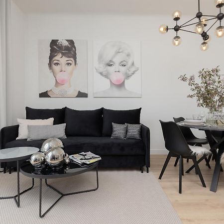 Fashionable City Center Apartment By Noclegi Renters Warszawa Zewnętrze zdjęcie